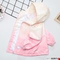 Áo khoác gió 2 lớp họa tiết trái tim cho bé gái