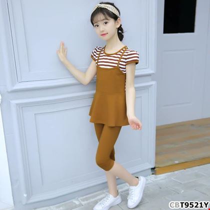 Bộ thun kẻ ngang plum và quần ngố cho bé gái