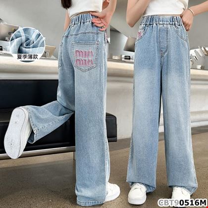 Quần jean ống suông phong cách cho bé gái