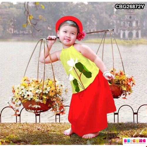 Cách mặc váy yếm để bé trở nên nổi bật