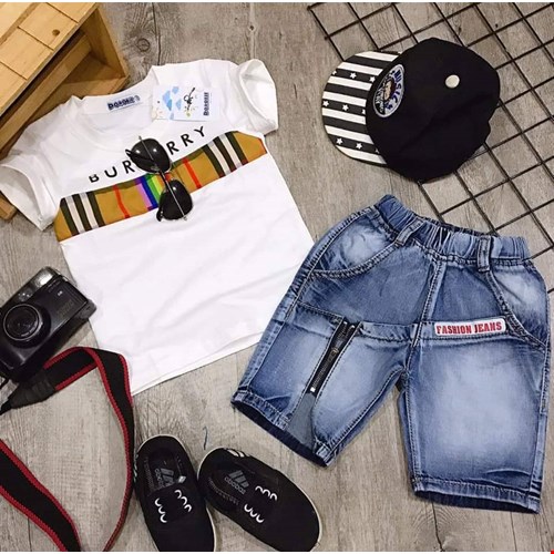 Mùa Hè Nên Chọn Trang Phục Nào Cho Trẻ Em ?